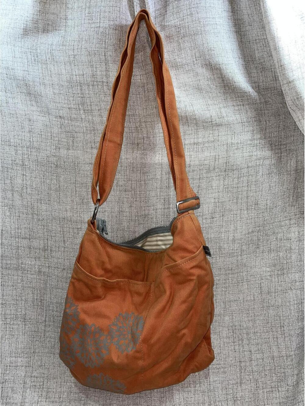 ...appetite Hobo / Messenger bag w/ floral design EUC